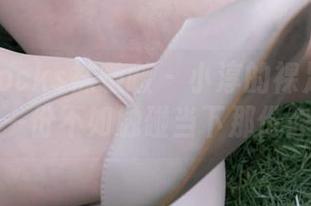 BoBoSocks袜啵啵 - 小淳的裸足作品：下载一份不如触碰当下那份静谧！