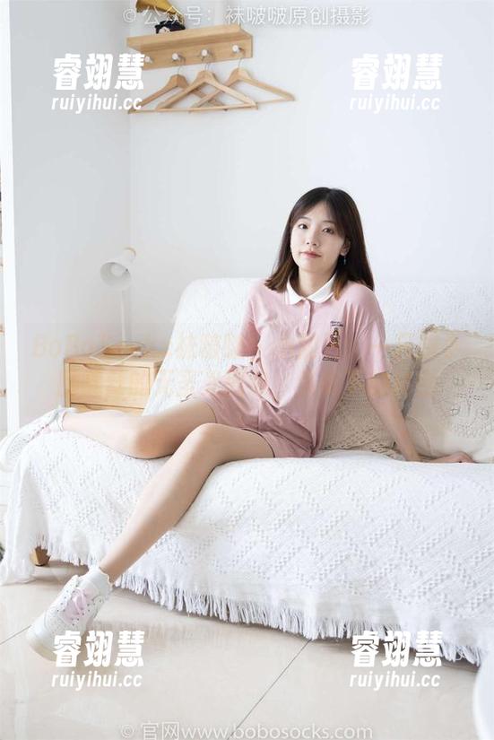BoBoSocks袜啵啵-小甜豆 BoBoSocks袜啵啵 - 小甜豆:一只脚小腿黑丝的无圣光图包,光影下的秘密