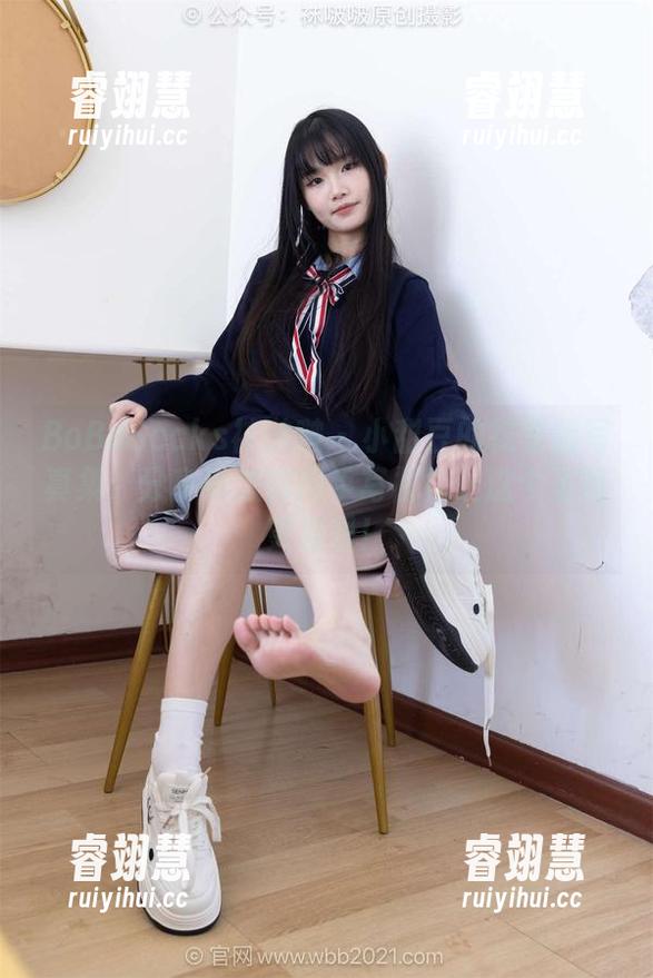 BoBoSocks袜啵啵-小甜豆 BoBoSocks袜啵啵 - 小甜豆的花絮版写真集:分享她怎样用手写祝福让这个圣诞更温暖!