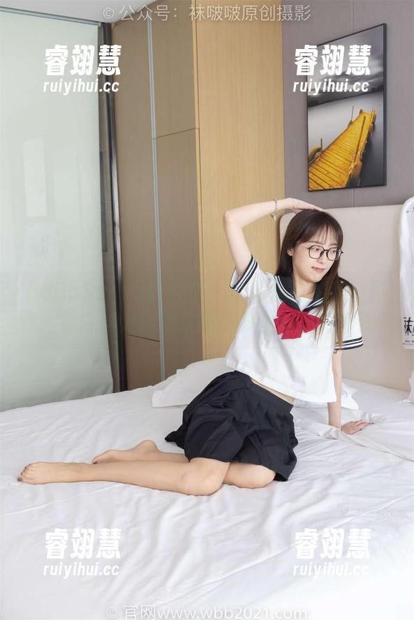 BoBoSocks袜啵啵-甜甜圈 BoBoSocks袜啵啵 - 让人垂涎的甜甜圈:厚白丝大腿袜定制图集里的美好瞬间