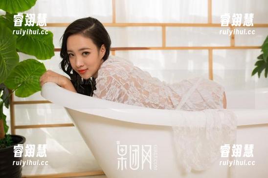 GIRLT果团网 - 私房的魅力就在于此：小九九教你白衬衫的穿搭新方式