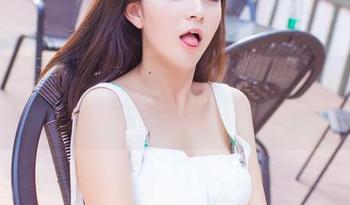 IMiss爱蜜社 - 观看小热巴在圣诞树下的迷惑时刻：绝对不能错过的写真合集！