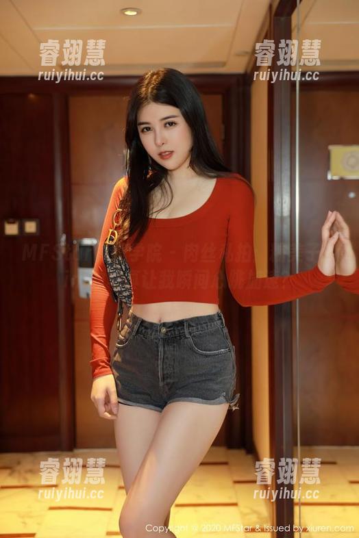 MFStar模范学院 - 肉丝私拍：糯美子Mini的写真让我瞬间心跳加速？