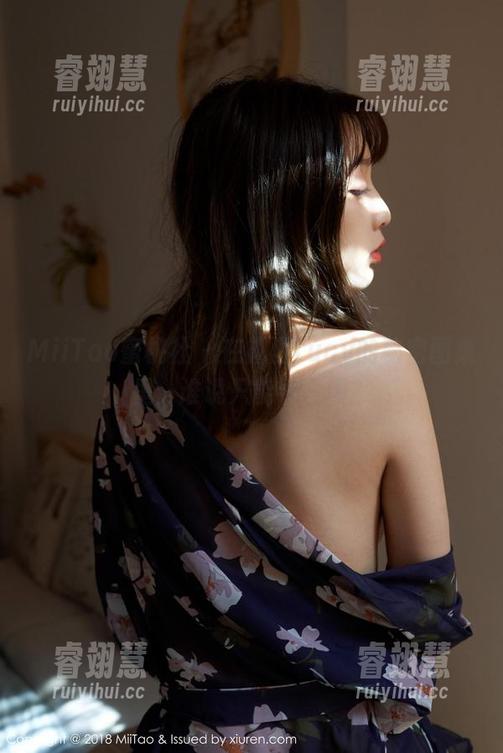 MiiTao蜜桃社-露西Lucy MiiTao蜜桃社 - 在露西Lucy的秘密图集里,谁说只能看一眼?