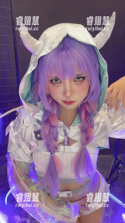 PoppaChan PoppaChan修女写真:福利与纯洁之间的微妙平衡