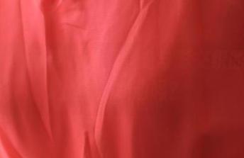 “ROSI吊带”原图：光与影交织的瞬间，你会心动吗？
