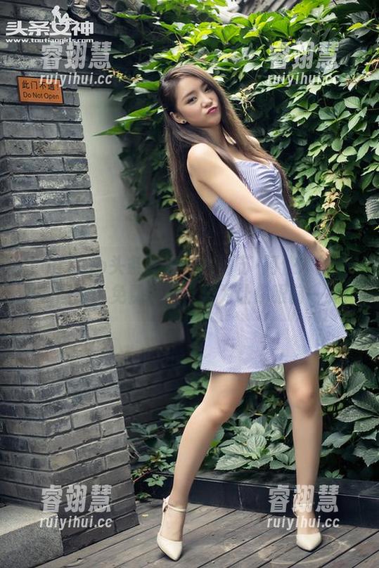 TouTiao头条女神-古丽苏·阿依木 TouTiao头条女神 - 古丽苏·阿依木的连体衣图册,免费获取,只为让你眼前一亮!