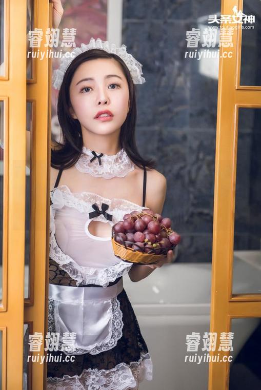 TouTiao头条女神-周思超 TouTiao头条女神 - 整个世界都在伸展:周思超的私房瑜伽合集,快来看看谁才是“最容易扭到”的那位!