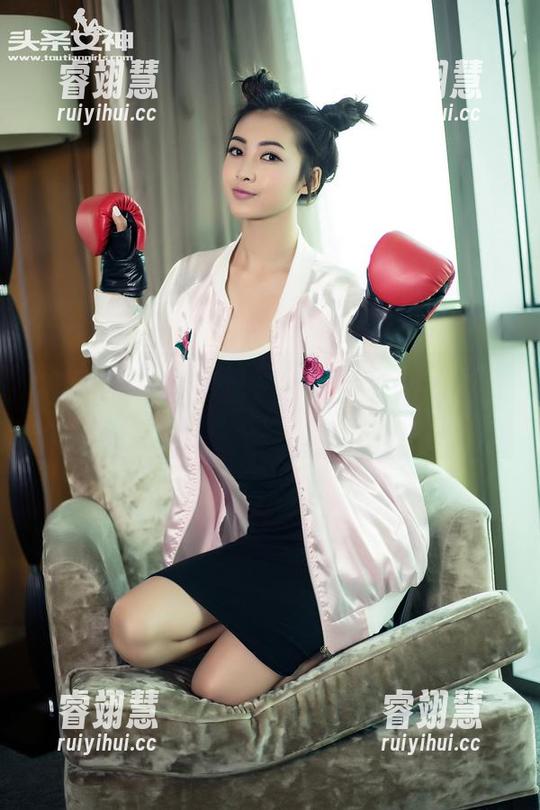 TouTiao头条女神-周熙妍 TouTiao头条女神 - 说真的,周熙妍的豹纹壁纸,怎么这么高清?