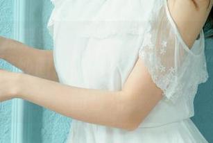 UGirls尤果网 - 精选婚纱套图：看何曼丽如何用婚纱圈粉无数，成功吸引“姨妈”的目光！