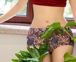 UGirls尤果网 - 夏倪可ella的泳装图包：在水里忘记了时间，你呢？