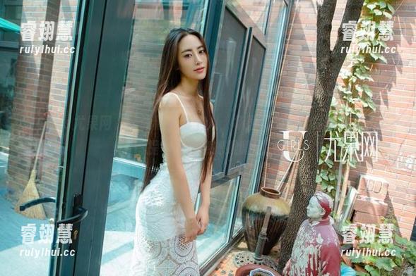 UGirls尤果网 - 一张照片两个人，杨晨晨的双人写真资源，友情提示：注意把眼睛治好!