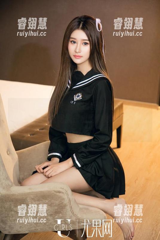 UGirls尤果网 - 在王谨轩的私房美图中，裤里丝不经意间流露出的微妙氛围，真是太迷人了！