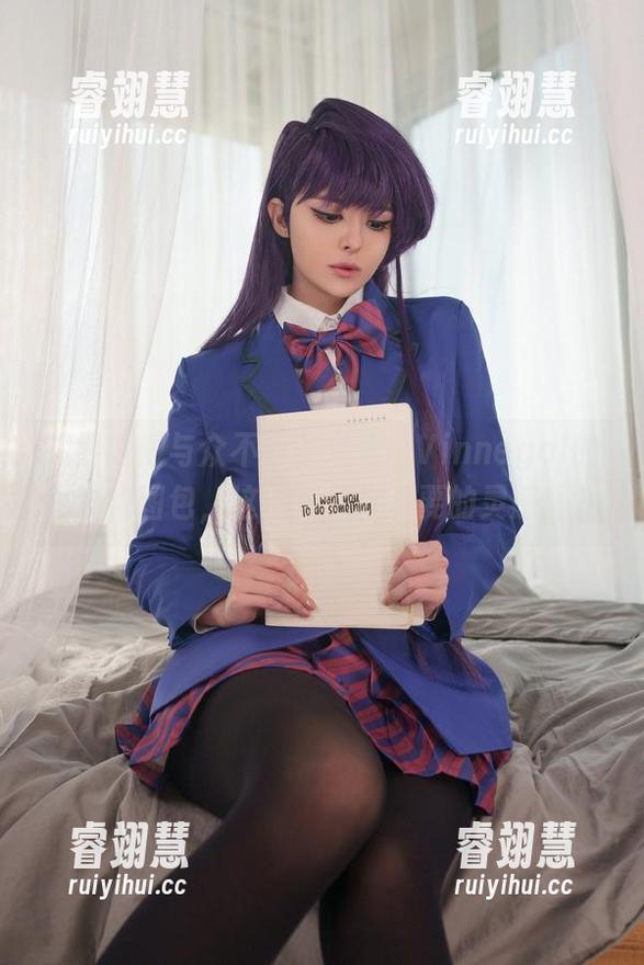 Vinnegal 想要变得与众不同?来看看Vinnegal的红裙图包,这绝对是你需要的灵感!