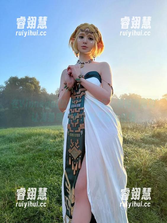 Vinnegal 在Vinnegal的私拍图集里,贝阿特丽切让海猫鸣泣也变得不那么忧伤