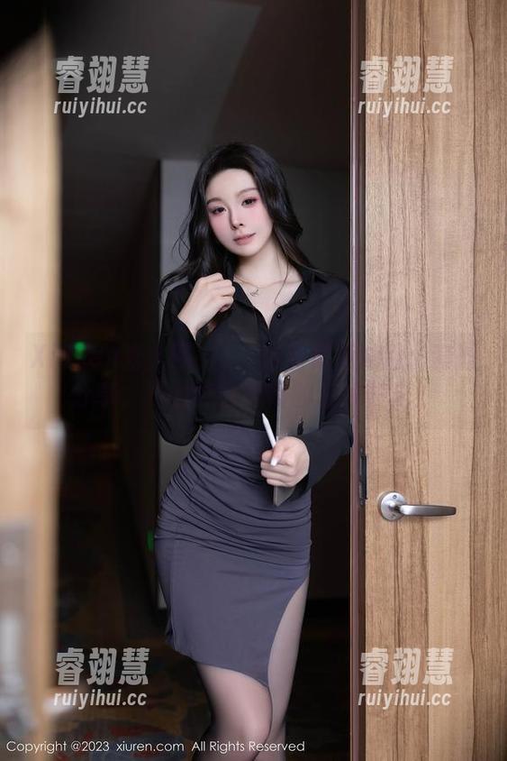 Xiuren秀人网-婠婠么 Xiuren秀人网 - 婠婠么带你游泳池:套图分享,不看你会后悔的快乐时光!