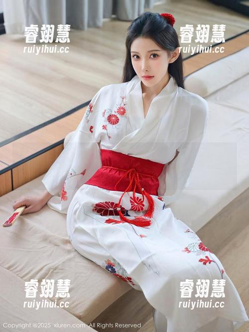 Xiuren秀人网-张庭蓉 Xiuren秀人网 - 原图直击灵魂,这才是张庭蓉的皮衣全套!