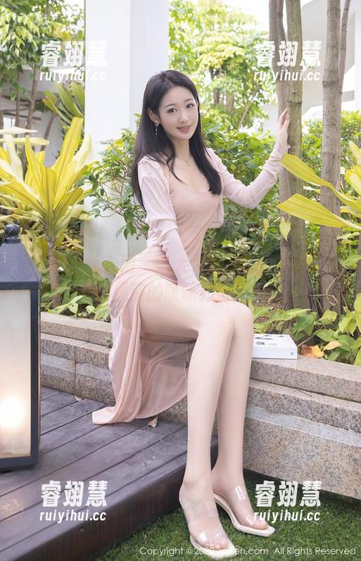 Xiuren秀人网-晗大大Via Xiuren秀人网 - 晗大大Via的网袜资历:出镜前的暧昧光影!?