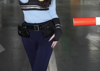 Xiuren秀人网 - 当月野兔美妞遇上死库水：图集中隐藏的泳池秘密！
