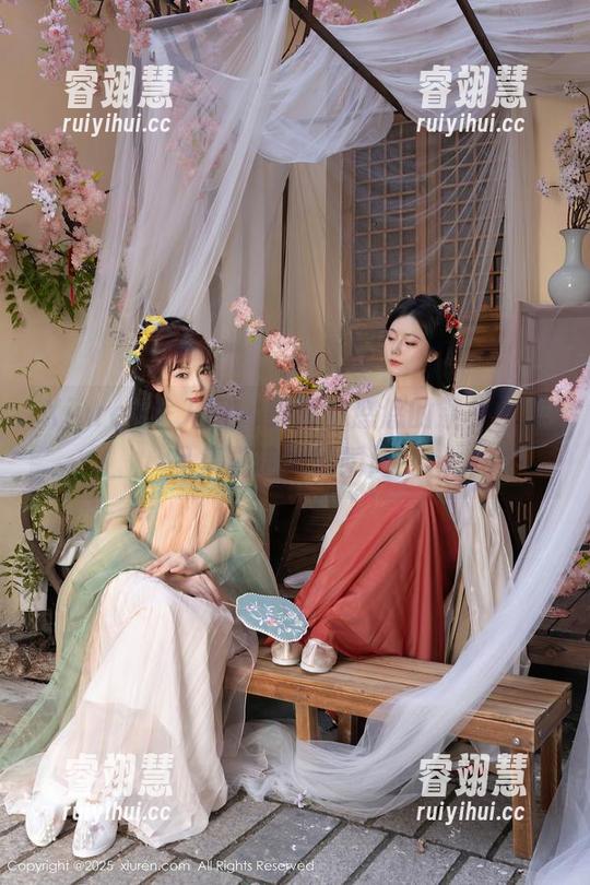 Xiuren秀人网 - 跟随林悠悠的镜头，作品集精选剧情瞬间！