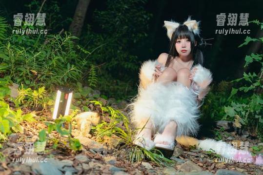 Yiko湿润兔 迷失在Yiko湿润兔的温柔里:不可思议的写真作品合集