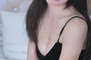 让黑白美图精选带你进入Yiko湿润兔的梦幻世界！