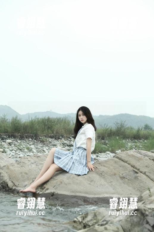 eloise软软 原图出炉:eloise软软的校服图集,学生时代的别样风采!
