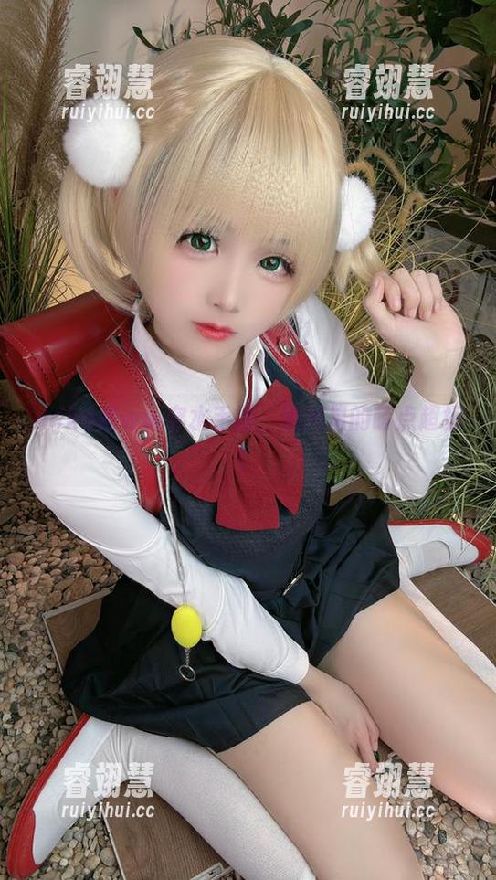 miko酱ww穿水手服，照片里的萌点超标！