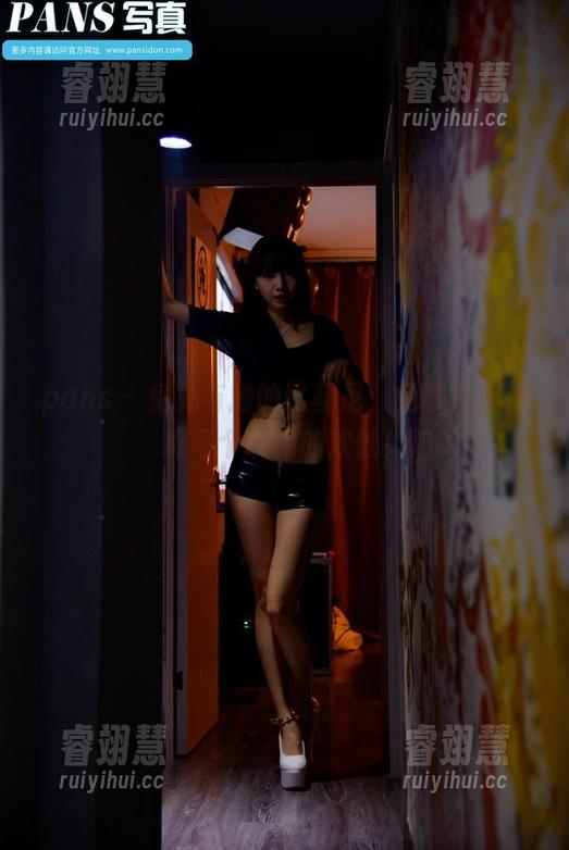 pans-兔兔 pans - 兔兔与她的比基尼:免费写真捕捉每个瞬间的欢愉!