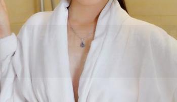 pans - 图片中的蕾蕾与女仆：光影交错的幻想世界