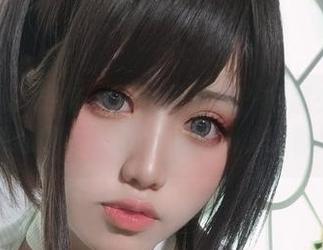 谁能拒绝一笑芳香沁的图片呢？她那少女的神态，精选得真是让人沉醉，想多聊几句。