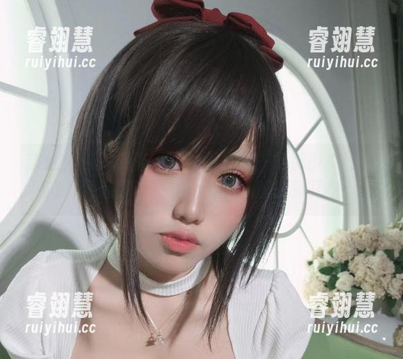 一笑芳香沁 谁能拒绝一笑芳香沁的图片呢?她那少女的神态,精选得真是让人沉醉,想多聊几句。