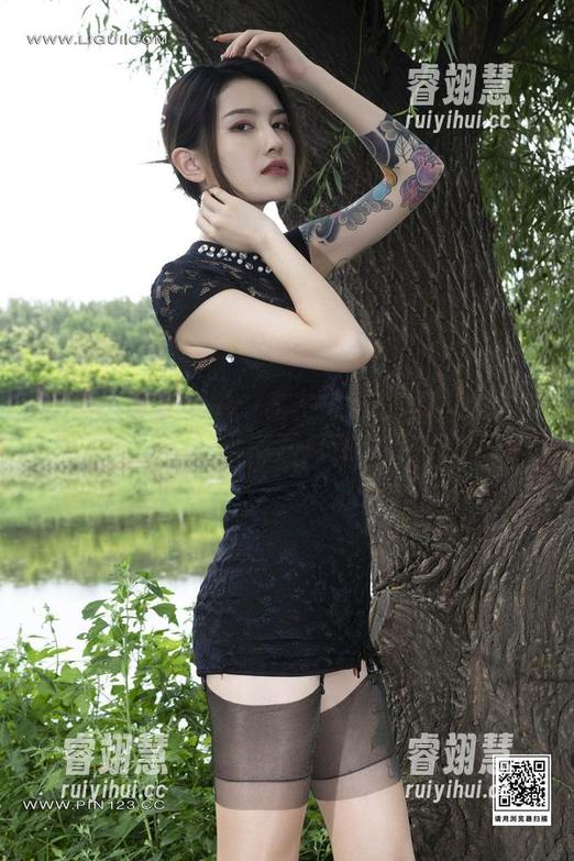 丽柜 - 夏日燃情：左左把这些写真资源玩得淋漓尽致