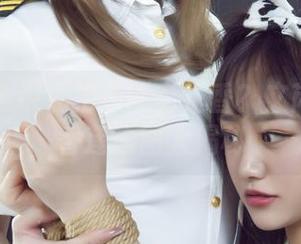 丽柜 - 谁说私拍不能有花香？文芮的颜丝香莲原图大揭秘