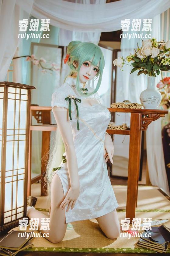 乖乖衣宝 乖乖衣宝黑丝OL套图:职场女神的绝美“黑丝”时刻,真是微妙的平衡啊!