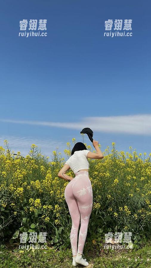 微密圈 - 泳池边的俏妞t——不止是水，更是一个心动的更新合集！