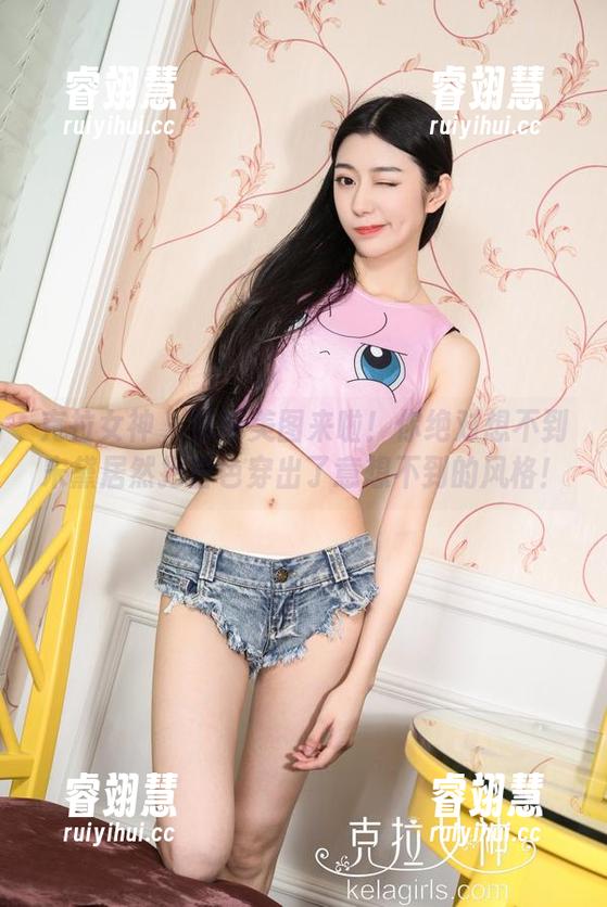 克拉女神-宋黛 克拉女神 - 最新美图来啦!你绝对想不到宋黛居然把白色穿出了意想不到的风格!