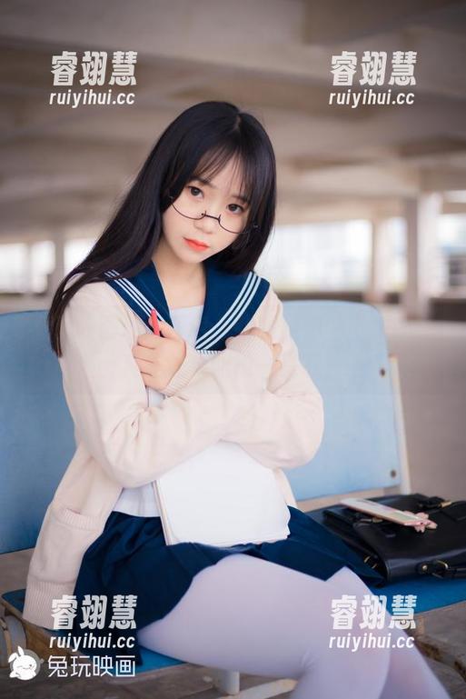 兔玩映画 兔玩映画精选图包,制服妹妹的小细腿,真是让人眼前一亮啊!