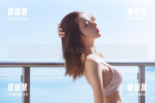 南桃Momoko 高清美图:南桃Momoko与黑内衣的完美邂逅,谁能抗拒?