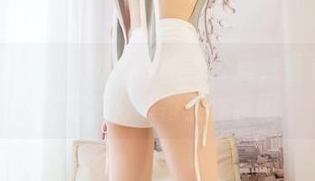 嗲囡囡 - 走进田冰冰的办公室，看看她的写真怎么颠覆工作氛围