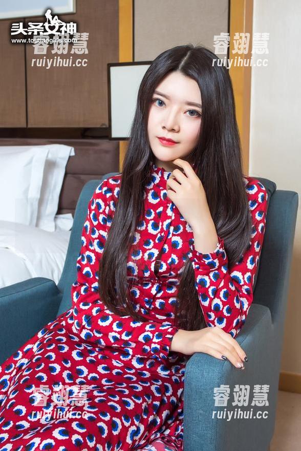 头条女神-琳琳 头条女神 - 琳琳的内衣私拍作品:光影与心动的交织