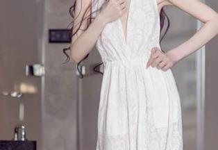 头条女神 - 筱溪的甜心分享：一种甜蜜，满屏的诱惑。