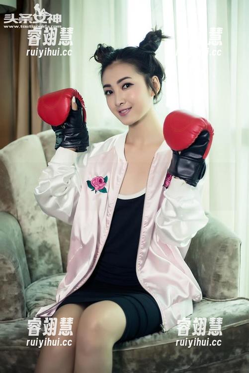 头条女神-迪爱儿 头条女神 - 迪爱儿比基尼合集:化身海边女神,就问你服不服?
