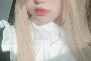 女主K的在线作品：性感水手服妹妹，海浪声中流淌的美！