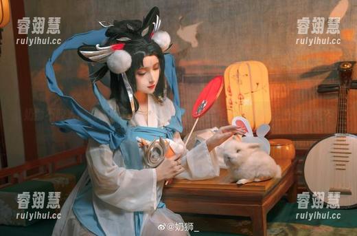 奶狮不咬人 奶狮不咬人的赫萝作品:免费放送,谁会拒绝这份羞涩的诱惑呢?