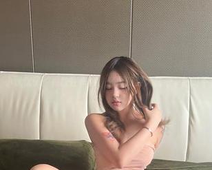 微密圈 - 小优优子：豹纹在车内，套图资源大放送，绝对不容错过！