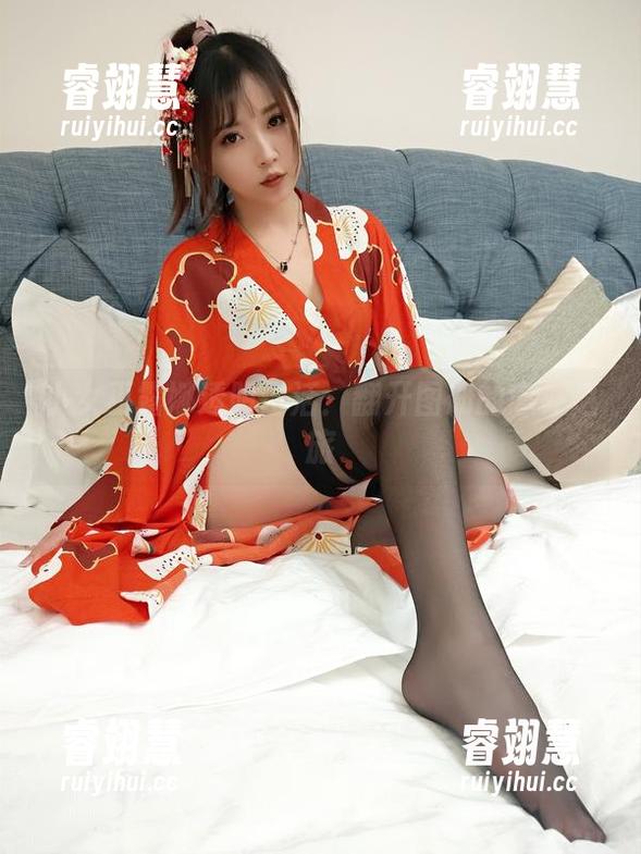 小女巫露娜 小女巫露娜透明生活:翻开图册的意外之旅