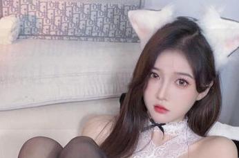 小小奶瓶儿的旗袍写真集精选：光影交错间，那种让人窒息的美，只有亲眼看才能体会。