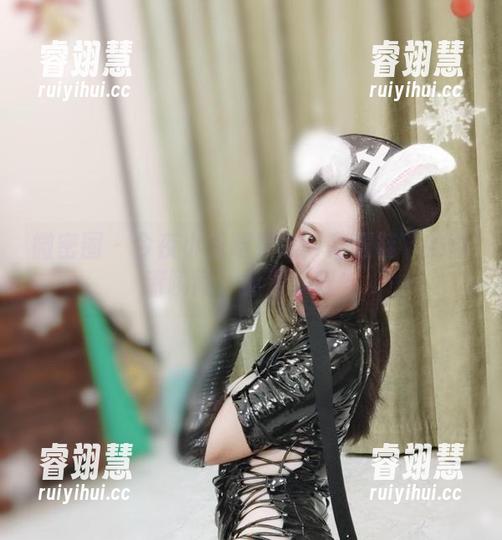 小玉吃果冻 微密圈 - 今夜小玉吃果冻:高跟鞋下的高清瞬间,免费下载!