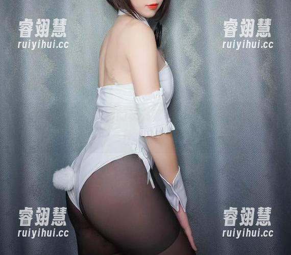 小酥酱 一探究竟!小酥酱的秘书套图,下载后你会发现什么呢?